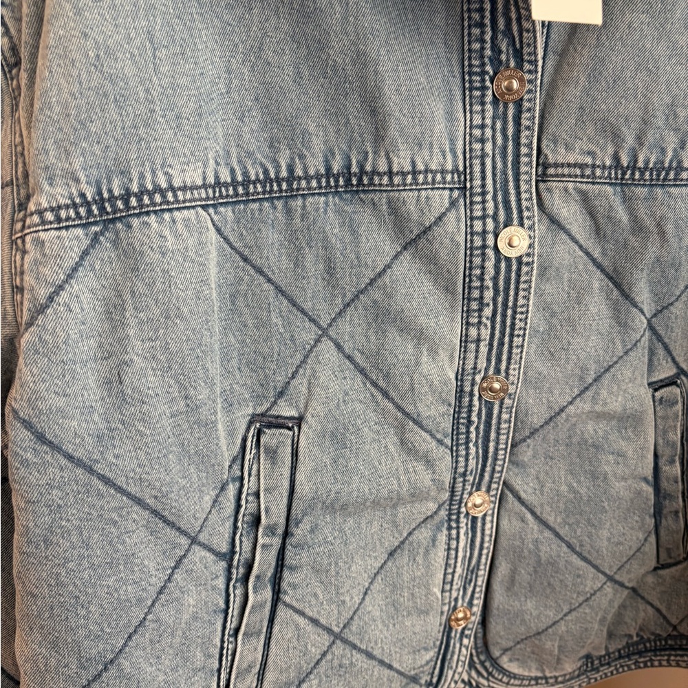 Nicole Miller Light Blue Denim Jacket with Cream Sherpa Collar - Picture 2 of 5